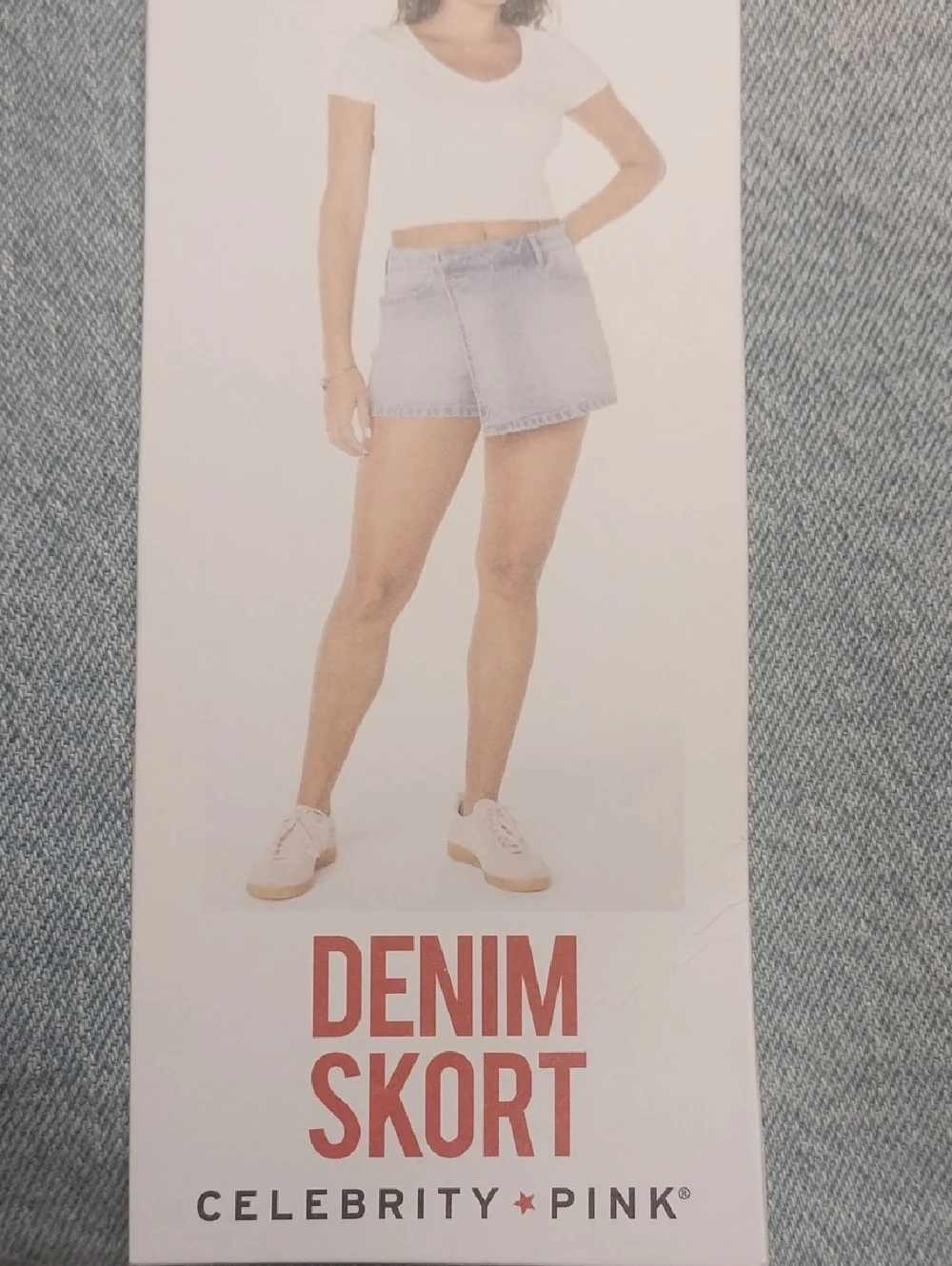 Celebrity Pink NWT Women's Wrap Denim Skort Size Large 11/13 Light Wash Y2K